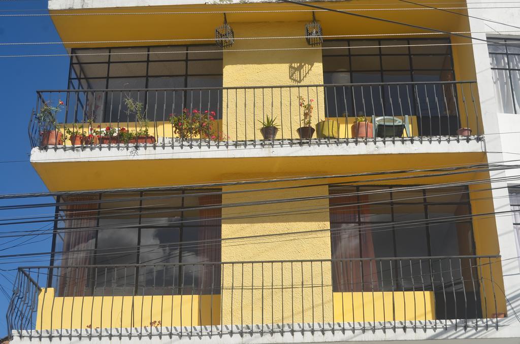 The Quito Guest House With Yellow Balconies For Travellers Экстерьер фото